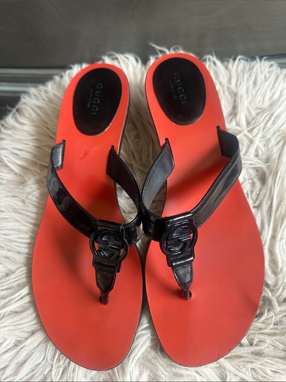 Gucci Black Leather Thong Sandals with Red Footbed